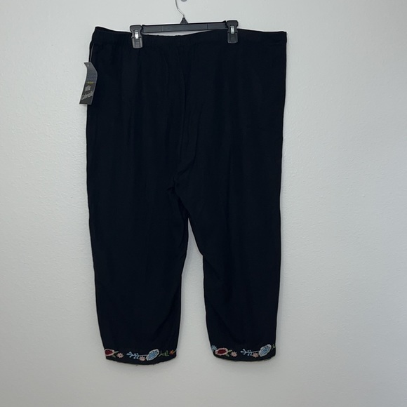 Mlle Gabrielle Womans Crop/capri Linen blend Black pants with embroidered hem 3X - Picture 14 of 16